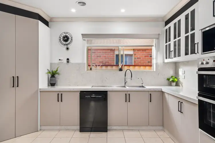 Fifth view of Homely house listing, 6 Mitta Place, Taylors Hill VIC 3037
