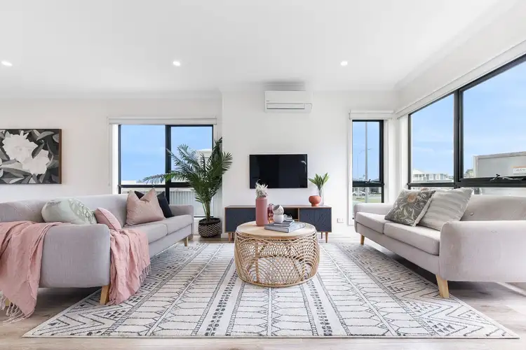 8 Carnival Boulevard, Berwick VIC 3806