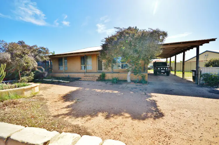 17 Batavia Circle, Kalbarri WA 6536