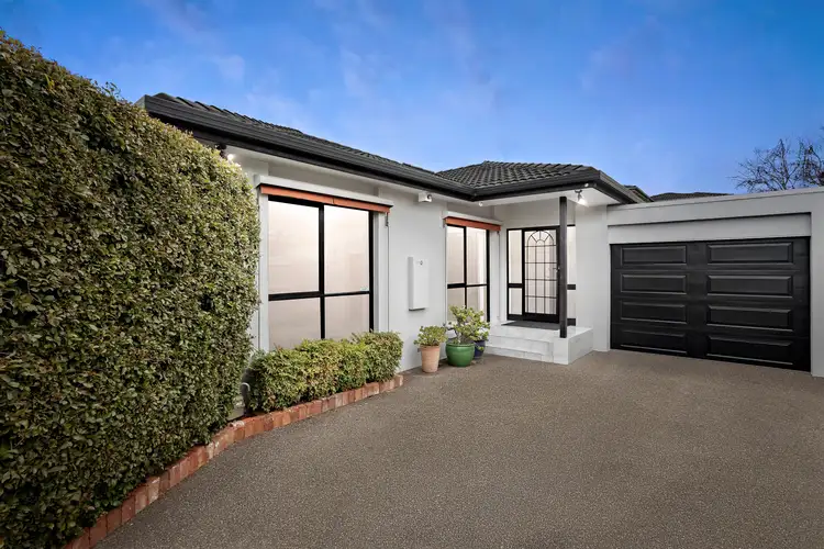 2/31 Calembeena Avenue, Hughesdale VIC 3166