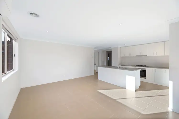 Fifth view of Homely house listing, 8 Shakespeare Court, Drouin VIC 3818