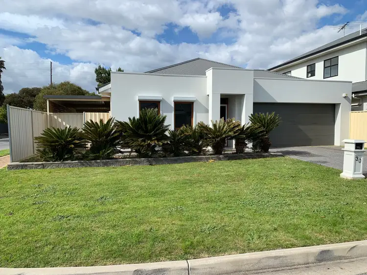 30 Fleetwood Crescent