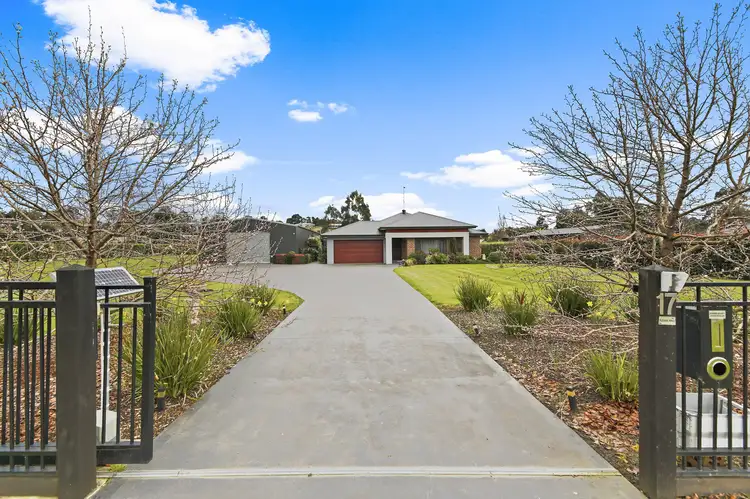 17 Ripplebrook Court, Drouin VIC 3818