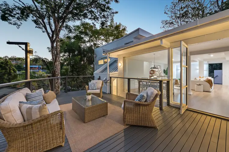 15 Praeger Street, Chapel Hill QLD 4069