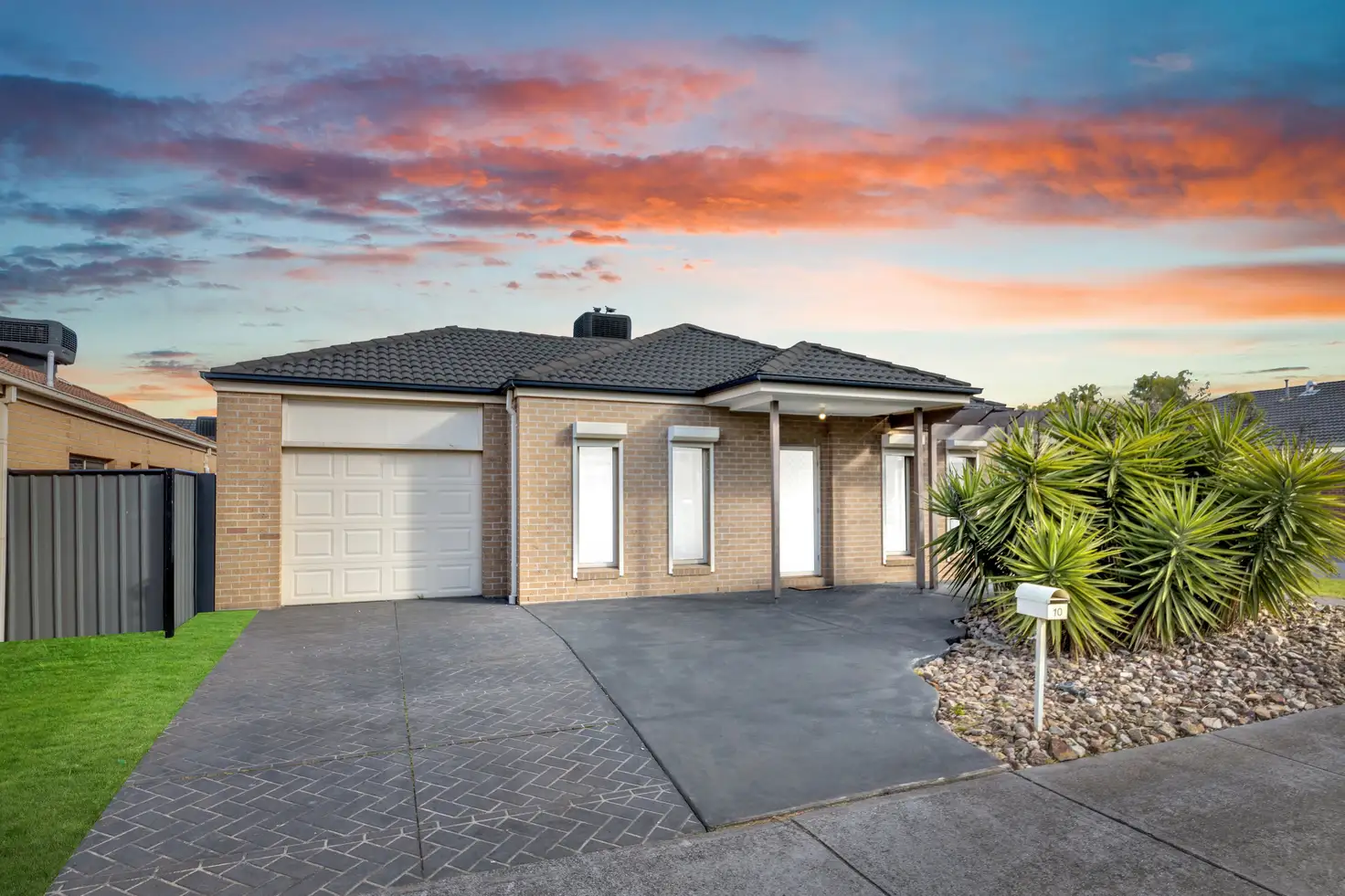 Main view of Homely house listing, 10 Cheltenham Close, Craigieburn VIC 3064