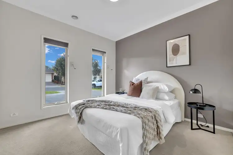 Fourth view of Homely house listing, 10 Cheltenham Close, Craigieburn VIC 3064