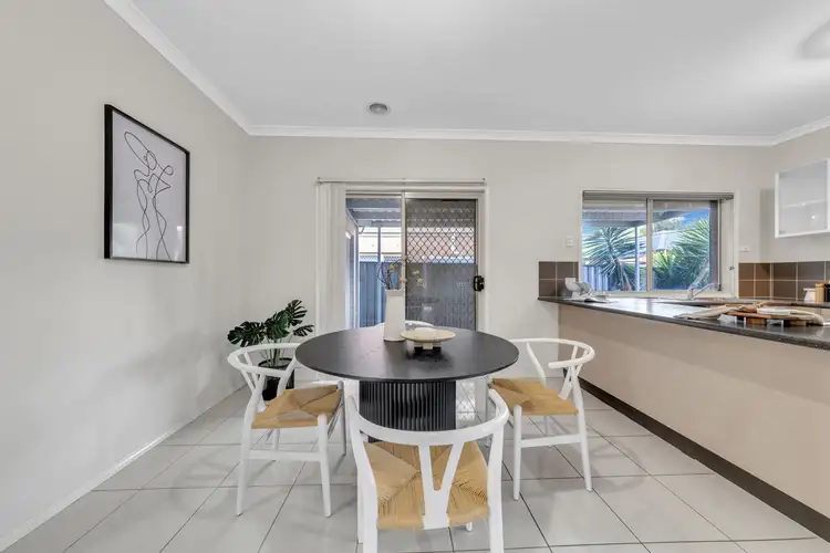 Sixth view of Homely house listing, 10 Cheltenham Close, Craigieburn VIC 3064