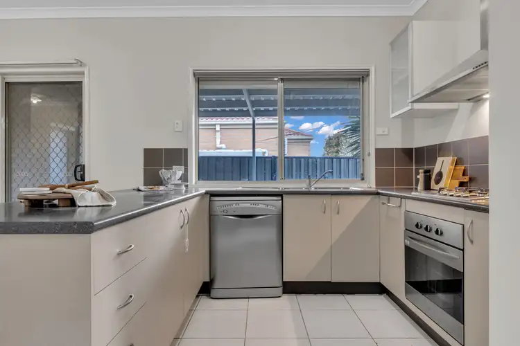Seventh view of Homely house listing, 10 Cheltenham Close, Craigieburn VIC 3064