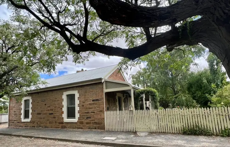 10 Upper Thames Street, Burra SA 5417