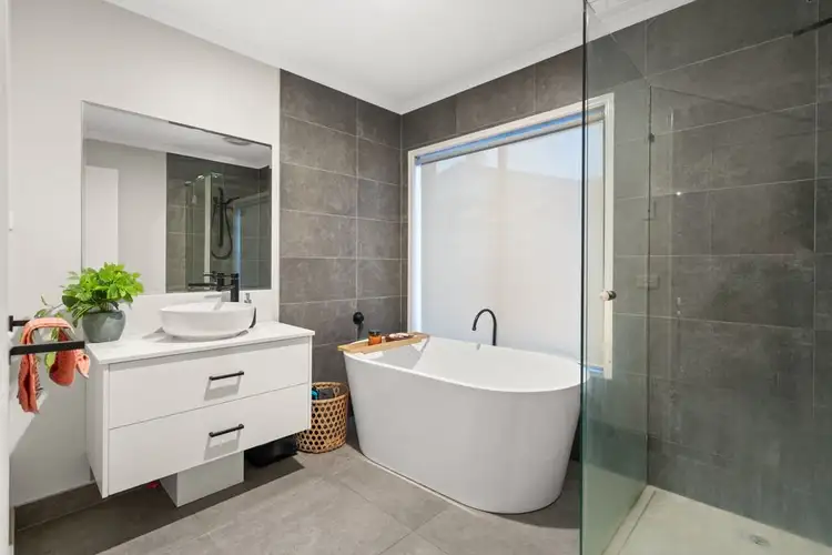 Sixth view of Homely house listing, 19 Edgewater Circuit, Cairnlea VIC 3023