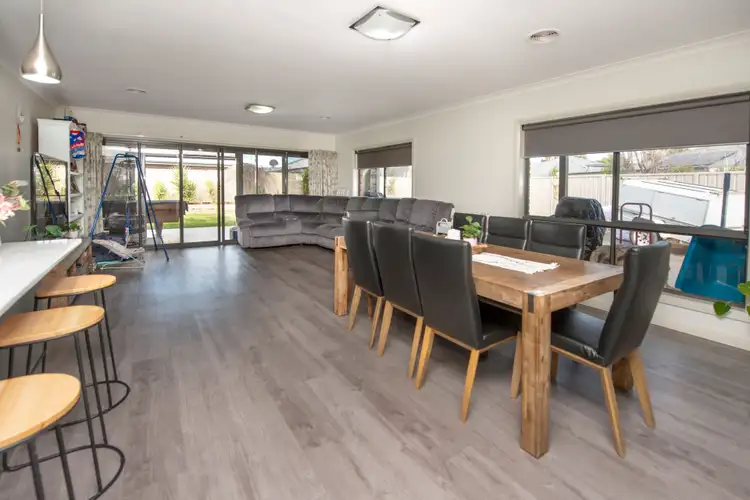 Fifth view of Homely house listing, 2 Scarlet Street, Swan Hill VIC 3585