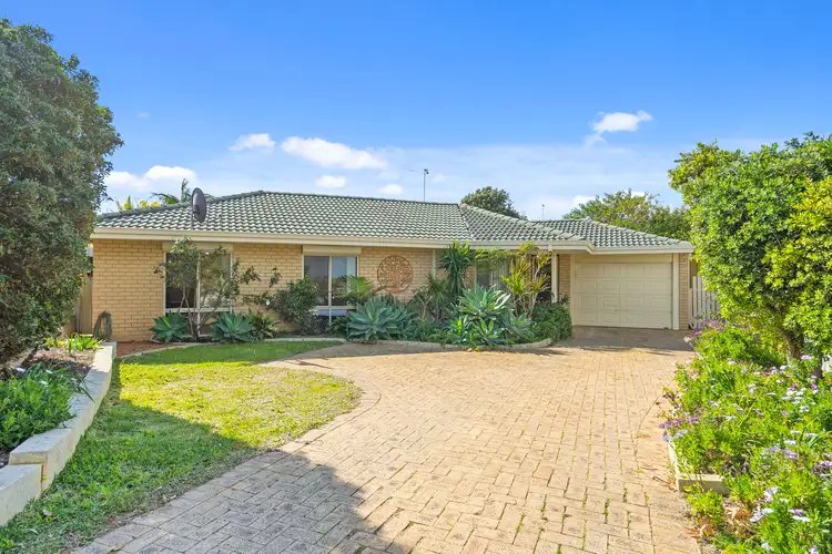 8b Coppercups Place, Halls Head WA 6210
