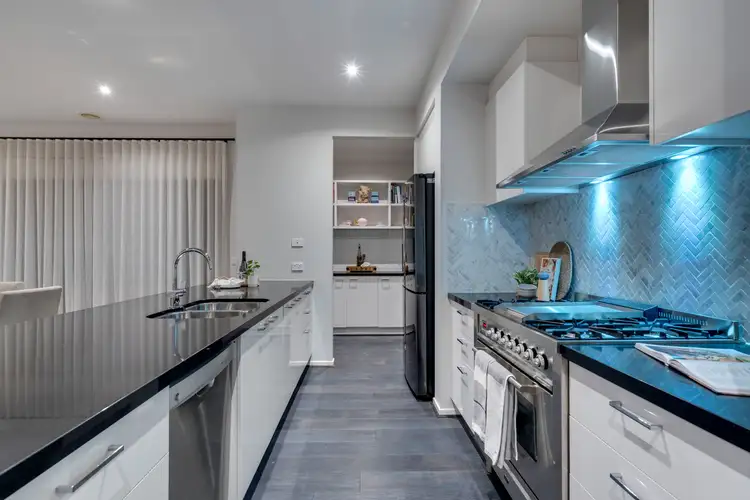 Fifth view of Homely house listing, 32 Emblem Way, Craigieburn VIC 3064