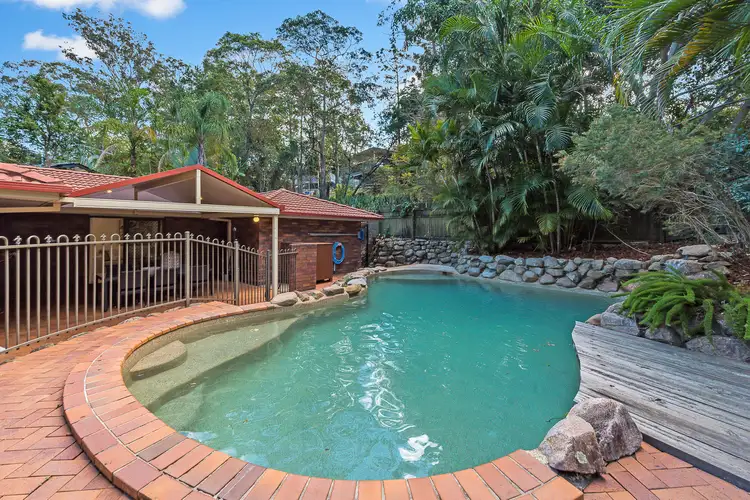 4 Lant Street, Chapel Hill QLD 4069