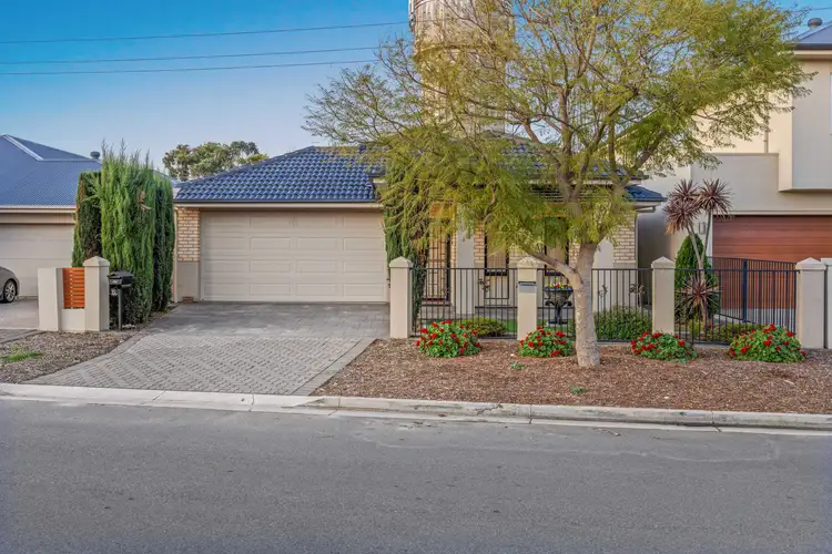 15 Robertson Court, St Clair SA 5011