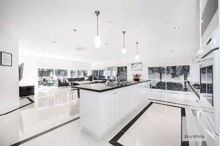 15 Perkins Grove, Burnside VIC 3023