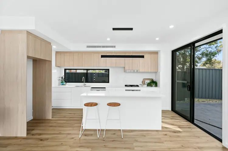 2/71 Kingston Street, Oak Flats NSW 2529