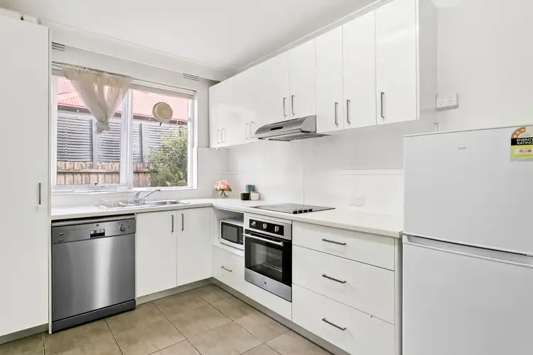 2/122-124 Mimosa Road, Carnegie VIC 3163