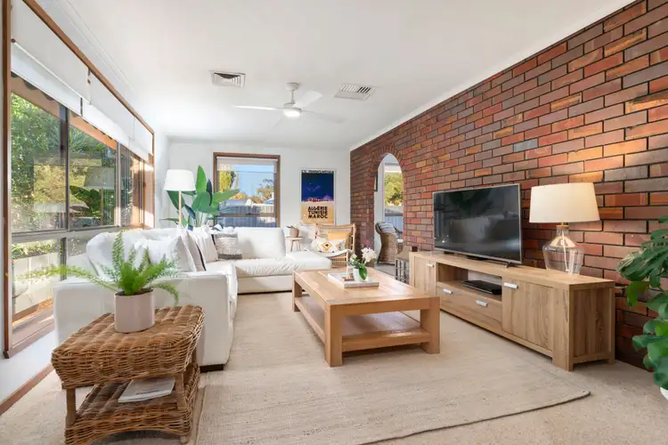 377 Poplar Drive, Lavington NSW 2641