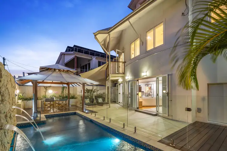 1/57 Cronin Avenue, Main Beach QLD 4217