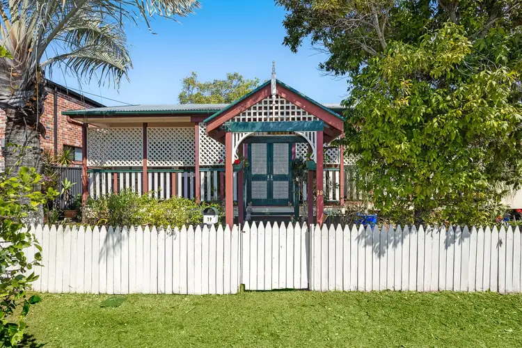 19 Warde Street, Scarborough QLD 4020