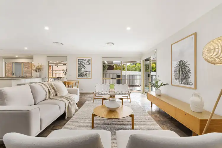 9 Henman Close, Point Clare NSW 2250