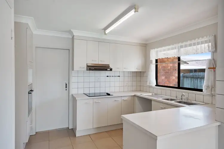 Fifth view of Homely house listing, 2/7 Botany Crescent, Banksia Beach QLD 4507