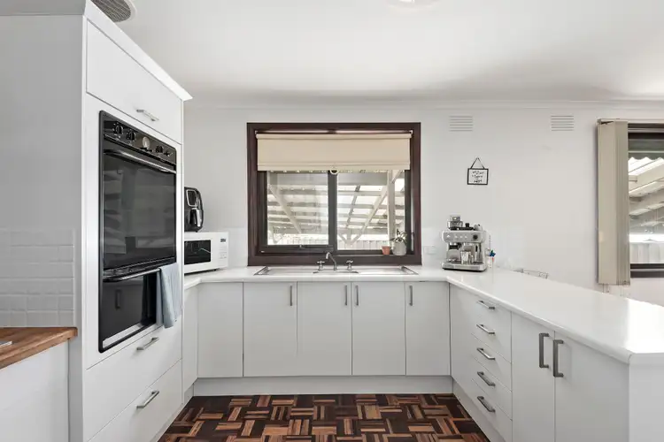 Fifth view of Homely house listing, 6 Wilbraham Court, Frankston VIC 3199