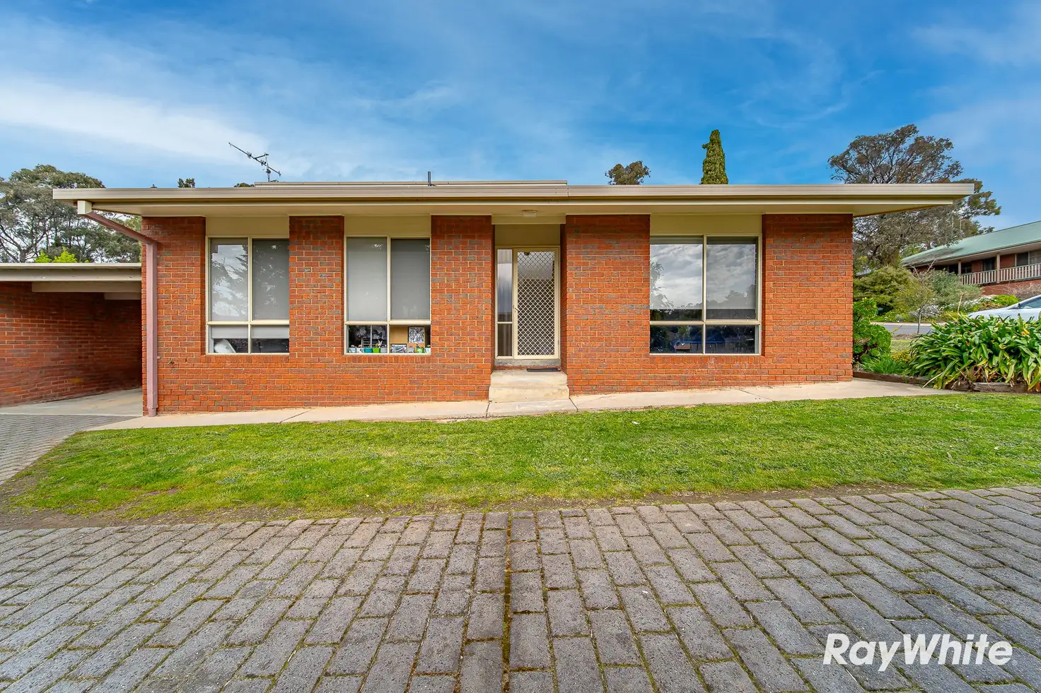Main view of Homely unit listing, 1/9 Akoonah Drive, Golden Square VIC 3555