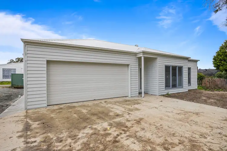 2/102A Lylia Avenue, Mount Clear VIC 3350