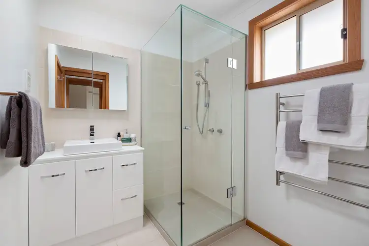 Sixth view of Homely unit listing, 2/66 Broadway, Bonbeach VIC 3196