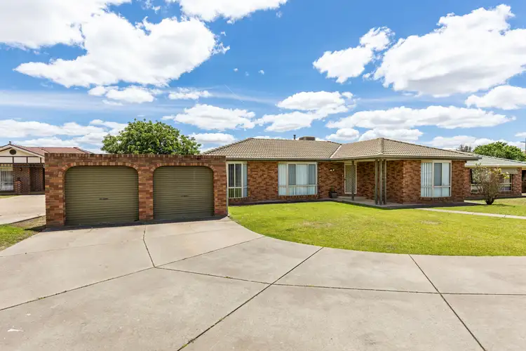 15 Bamarook Crescent