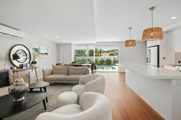 1 Peninsula Court, Mermaid Waters QLD 4218