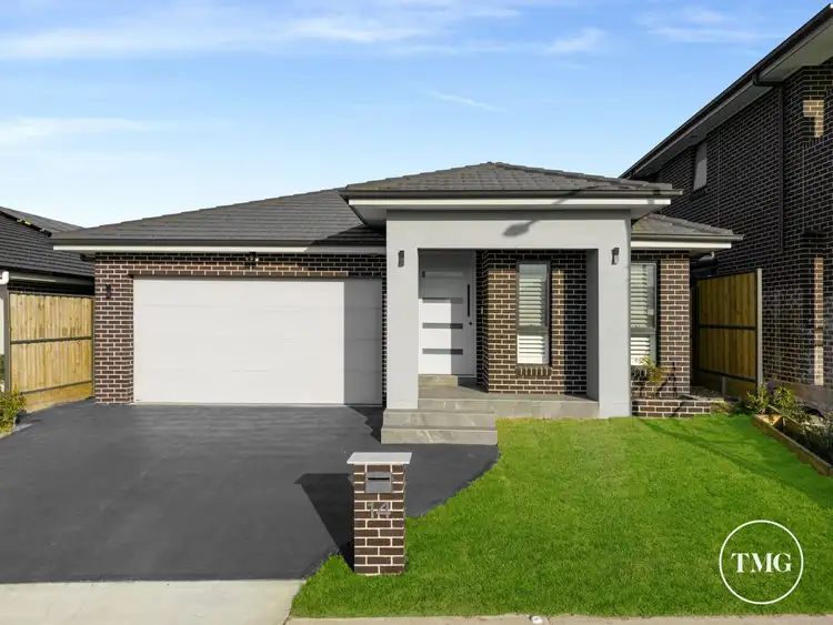 14 Rosslyn Drive, Claymore NSW 2559