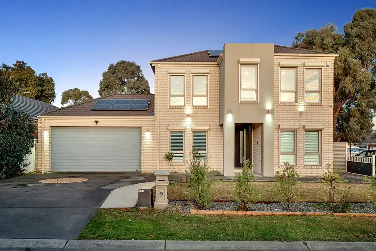 8 The Greenway, Craigieburn VIC 3064