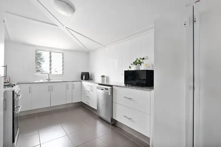 Sixth view of Homely house listing, 4 Windmill Lane, Emerald QLD 4720