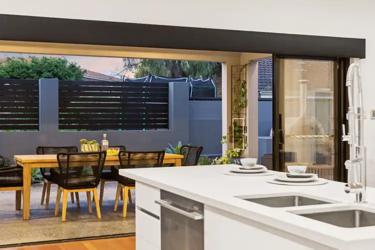 Sixth view of Homely house listing, 2 Dundee Court, Duncraig WA 6023