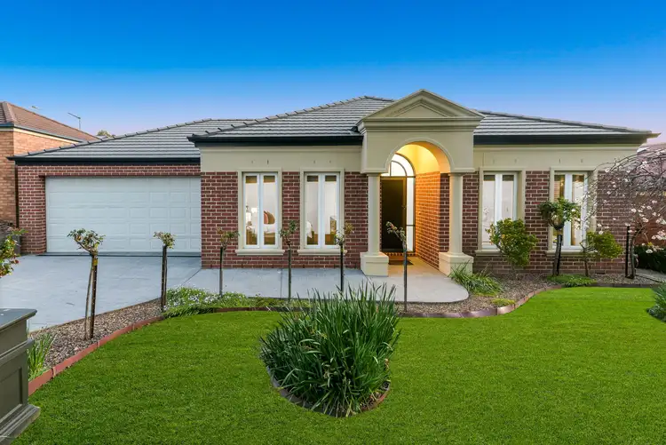 10 Landra Court, Berwick VIC 3806