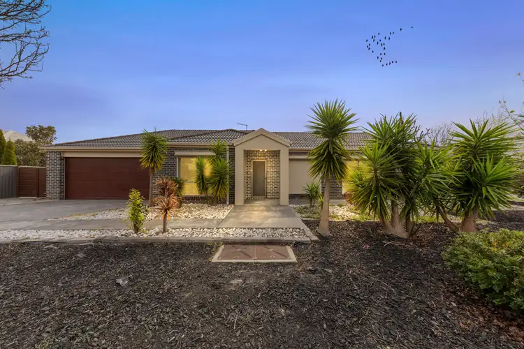 17 Joseph Banks Drive, Pakenham VIC 3810