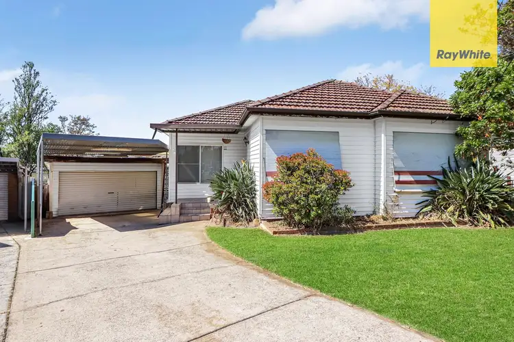 10 Dunrossil Avenue, Fairfield NSW 2165