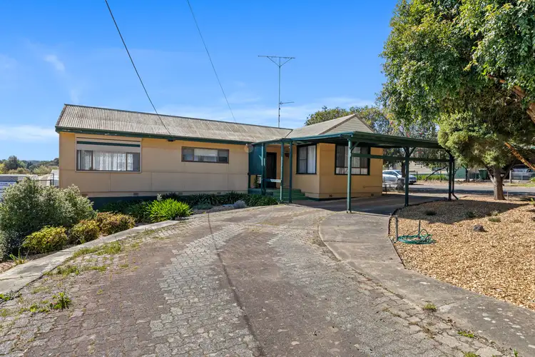 33 Agnes Street, Clare SA 5453