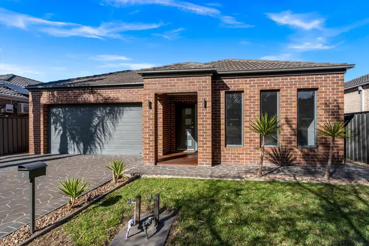 5 Thorngrove Avenue