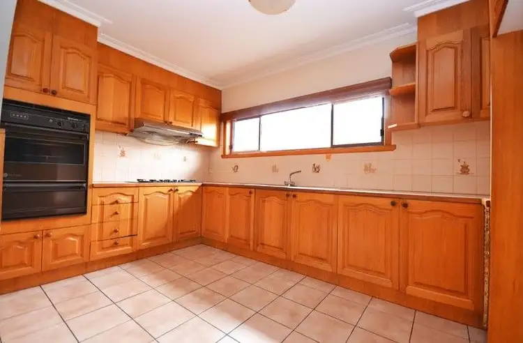 Second view of Homely house listing, 5 Kanimbla Drive, Lalor VIC 3075