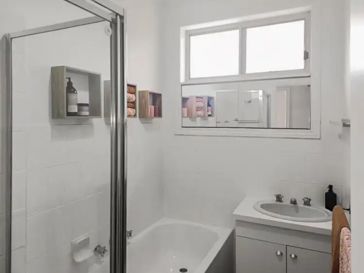 Sixth view of Homely unit listing, 2a Pickworth Drive, Mill Park VIC 3082
