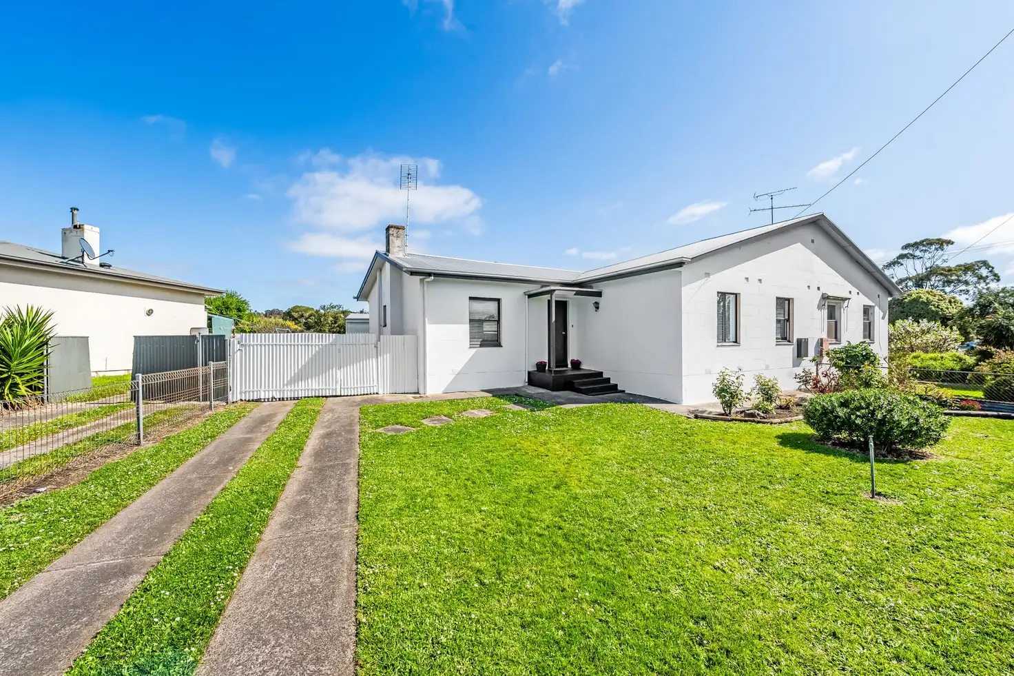 Main view of Homely semi-detached listing, 25 Pearce Crescent, Mount Gambier SA 5290
