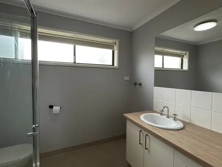 Fifth view of Homely unit listing, 4/24 Main South Road, Drouin VIC 3818