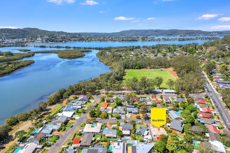 10 Waterside Close, Point Clare NSW 2250