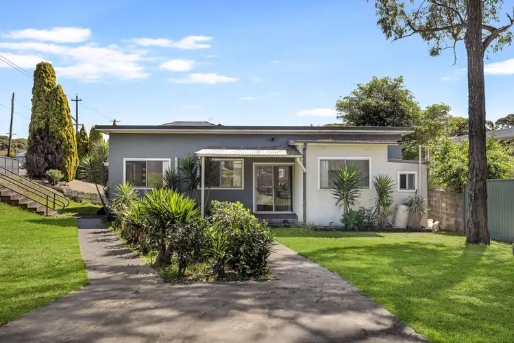 2 Henry Lawson Drive, Peakhurst NSW 2210