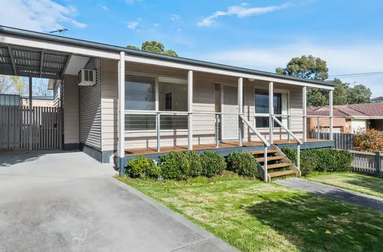 1/4 Carole Avenue, Chirnside Park VIC 3116