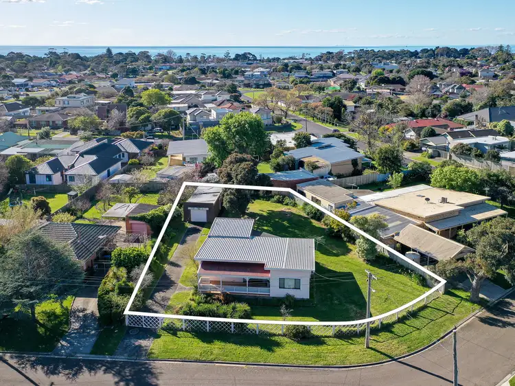 6 Warraburra Avenue, Rosebud VIC 3939